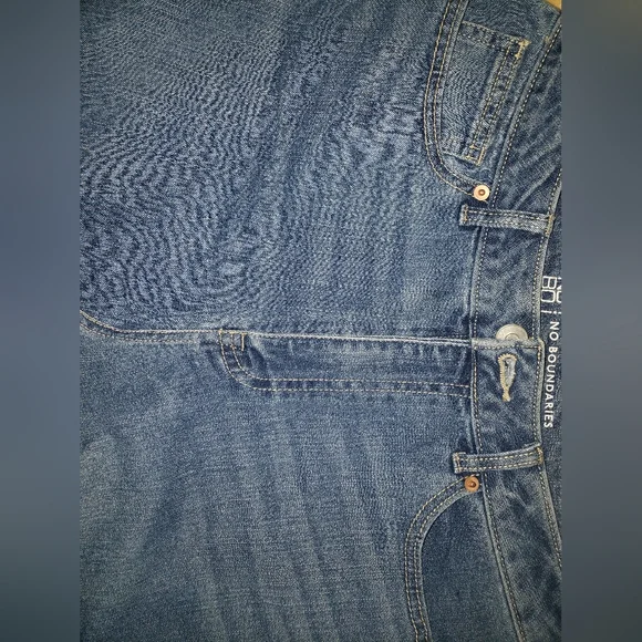 💖No Boundaries Juniors High Rise Mom Jeans (Size 9) - Picture 11 of 14